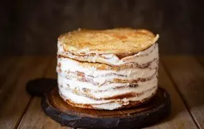 Then remove the cake from the mold.