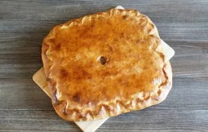 After the time has elapsed, the cake can be served to the table.