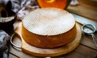 Cool the cake completely and serve. When serving, it is possible to sprinkle with a little icing sugar.