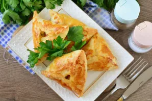 Cool the sams slightly, then serve.