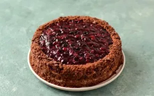 Remove the film, sprinkle the cake with crumbs. Leave for 4-6 hours in the refrigerator.