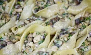 Coat the pasta with sauce, cover the baking sheet with foil and place in the oven for 30 minutes. Then remove the foil and leave for anot...