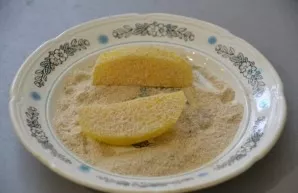 To serve as a side dish, you can boil potatoes, cut into slices, roll in breadcrumbs.