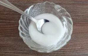 While the gingerbread is baking, prepare the sugar icing. Mix icing sugar with boiling water. Add water in portions and stir. The consist...