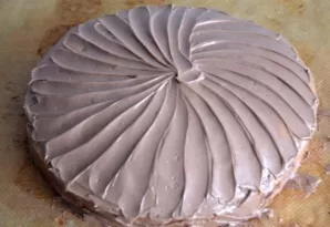 Place the last scone, spread the remaining cream on the top and sides of the cake, sprinkle the sides with waffle crumbs. You can not spr...