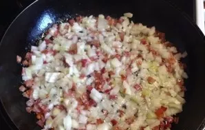 Fry the bacon until gently browned, add the onion. Fry until the onion turns golden. salt to taste. At the end, cream or sour cream can b...