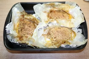 Be sure to sprinkle the steaks with the resulting juice several times.