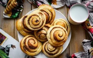 Ready buns can be served immediately. Enjoy your meal!