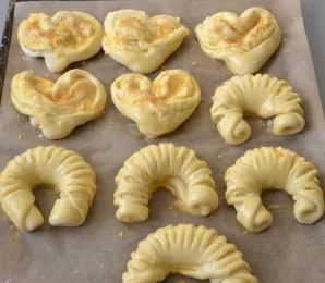 Cover the baking tray with baking paper. Arrange the buns. Brush the buns with the milk and yolk mixture. If desired, the heart-shaped bu...