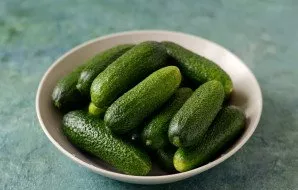 Wash the cucumbers thoroughly, then soak them in clean water for 2 hours.
