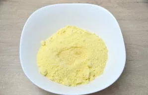 Put flour crumbs in a bowl, make a well, pour 2 tablespoons of cold, preferably ice water.