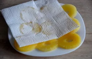 Preheat the oven to 180 degrees. Dry pineapple flowers and cherries with paper towels.