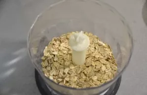 Pour oatmeal into the blender bowl.