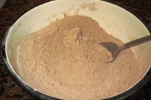 In another bowl, mix the flour and cocoa.