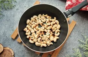 If necessary, remove the shell and film from the nuts. Heat the nuts in a dry frying pan over low heat and cool. Chop the nuts in large c...