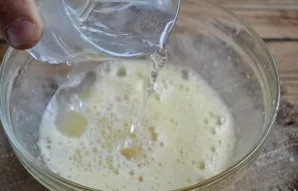 One of the secrets of making pancake dough is that the egg must be whipped with sugar, like a biscuit. Then the pancakes will get very fl...