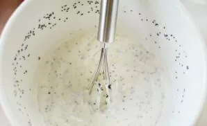 Then make the sauce. Mix mayonnaise with poppy seeds, vinegar, salt and pepper.