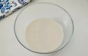 Add yeast, sugar and 2 tablespoons of flour to warm milk. Mix everything thoroughly and put in a warm place for 30 minutes.