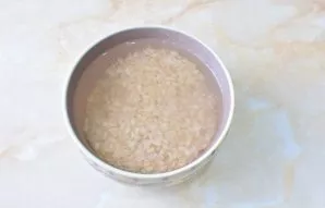 From the evening, pour pearl barley with water and leave overnight. Rinse well in the morning.