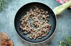 Pour vegetable oil into the pan and heat over medium heat. Add finely chopped onions and, stirring, fry for 3 minutes. Put the mince in a...