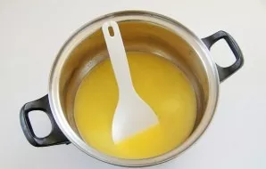 Pour water into a saucepan and add butter. Over low heat, stirring, melt the butter.