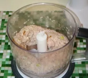 Crush to a homogeneous consistency of minced meat.
