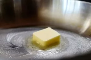 In a pan, melt a tablespoon of butter.