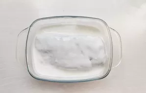 Put the meat in a bowl and cover with kefir. Leave on the kitchen table for two hours.