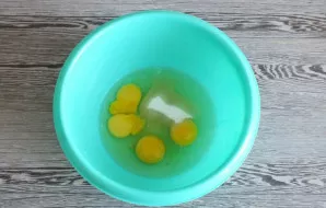 Mix eggs and sugar in a bowl.