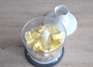 Add the flour and cubed butter to the mixer bowl and grind into small crumbs.