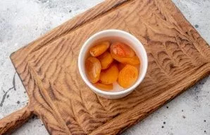 Rinse dried apricots, if hard, dip in hot water for 5 minutes.