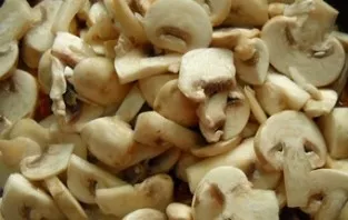 Wash the mushrooms and chop them. Any mushrooms will do. I used champignons.