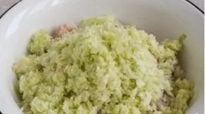 Chop the cabbage and garlic. Put in a bowl with meat.