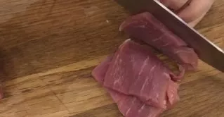 Cut each part along the fibers into thin slices.