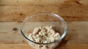 Grate the potatoes on a fine grater.