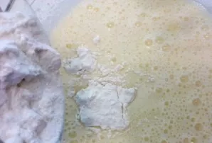 Knock the eggs into a separate container, beat well with a mixer, then add sugar and beat again. Pre-sift the flour and mix it with bakin...