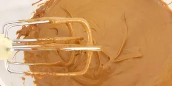 Add the brown. Mix with butter, sour cream and poppy seeds.