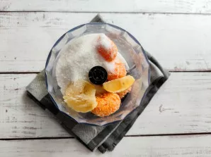 Peel the lemon and tangerines, remove the seeds, put the pulp in a blender bowl, add sugar and chop everything thoroughly.