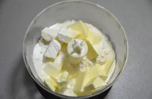 Add 2/3 of the whole flour and diced cold butter to the blender. Add salt and baking powder.