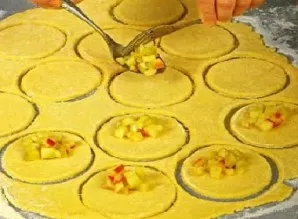 Cut the apples into small cubes and fry a little in a pan with butter. Also add sugar to them. Then we roll out the dough, form circles a...