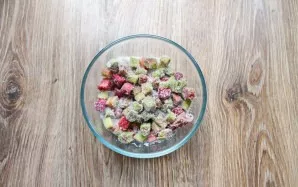 Cut the rhubarb stems into pieces and place in a bowl. Add half the sugar, mix.