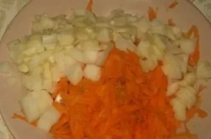 Peel onions and carrots. Finely chop the onion, and grate the carrots. Fry until tender in vegetable oil.