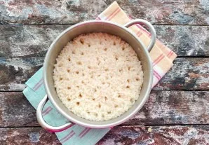 Rinse the rice well several times and cook in salted water until tender.