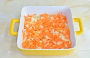Peel carrots and onions. Grate the carrots on a coarse grater, and chop the onion. Grease the baking dish with vegetable oil and add the ...