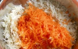 Grate celery, apple and carrots on a coarse grater.