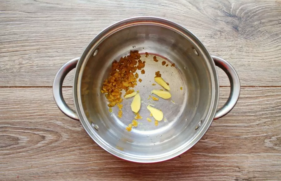 Grate the lemon peel into the pot and add the peeled ginger slices. Pour water into a pot, bring to a boil over medium heat and cook for ...