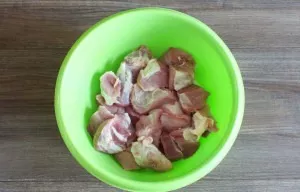 Wash and dry the pork. Cut into matchbox sized pieces. Transfer to a bowl.