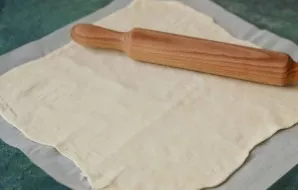 Roll out the dough into a rectangle 3-4 mm thick.