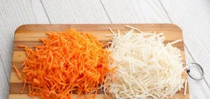 Cut carrots and celery into thin strips.