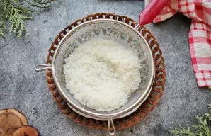Rinse the rice well and cook in salted water over medium heat until half cooked. Put the rice in a sieve, rinse and let the water drain.